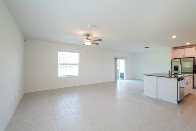 2125 Skybrooke Blvd, Lutz, FL 33558 - photo 4