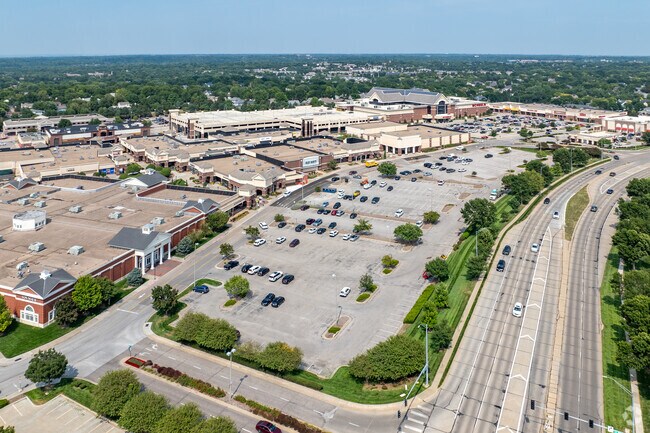 Southern Hills can shop at SouthPointe Pavilions, one of the largest shopping centers in town.