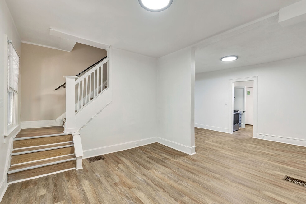 2231 Flora St, Cincinnati, OH 45219 - photo 1