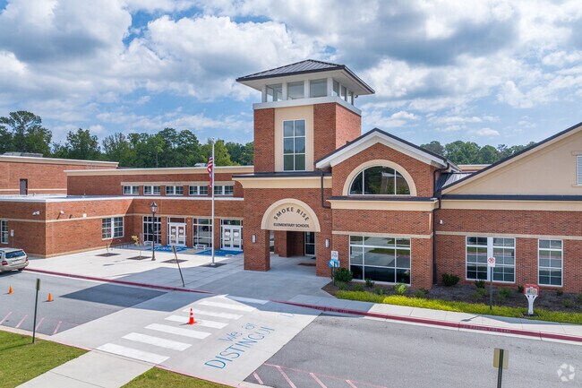 The front entrance to Smoke Rise Elementary School in Smoke Rise.