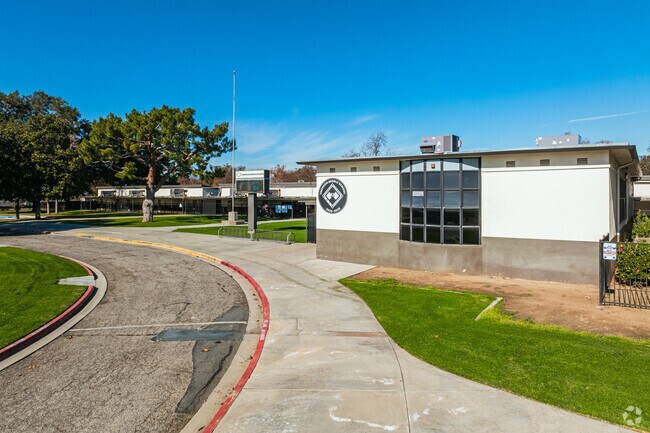 Emerson Middle School is public and serves students in grades 6-8.