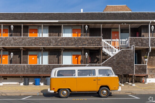 This laid-back slice of Seaside Heights blends retro charm and coastal cool, inviting you to enjoy your stay in this beach town.