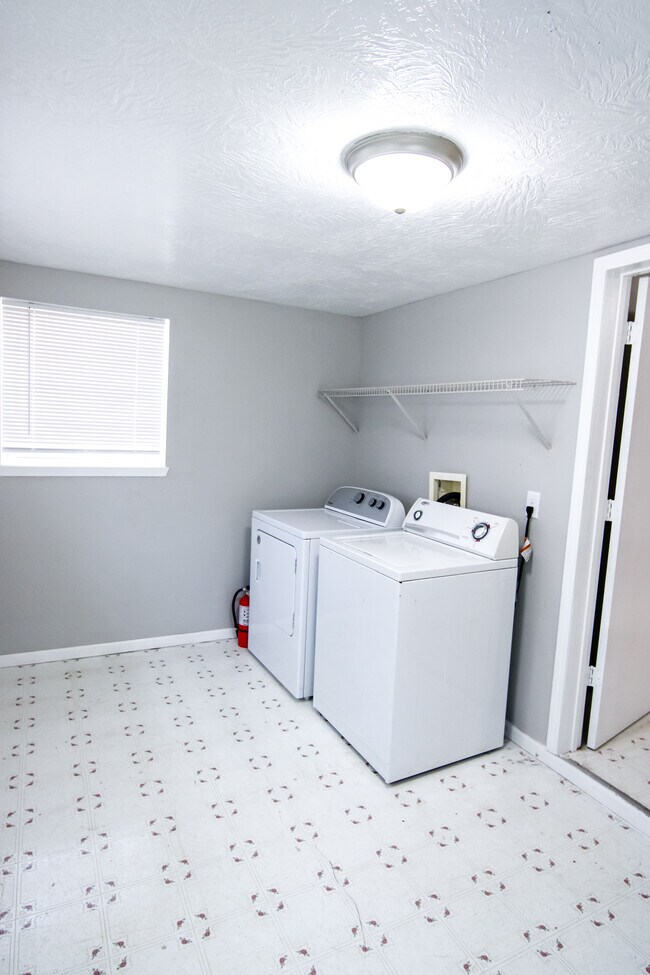 613 S Main Ave, Springfield, MO 65806 - photo 6