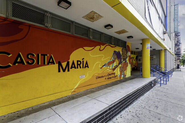 Woodstock: Bronx Studio School has a student-teacher ratio of 11 to 1 in Longwood.