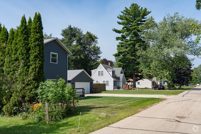 Bloomfield’s peaceful roads feature a range of home styles and mature trees.