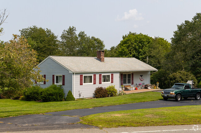 Cozy Ranch style homes can be found throughout Salem.