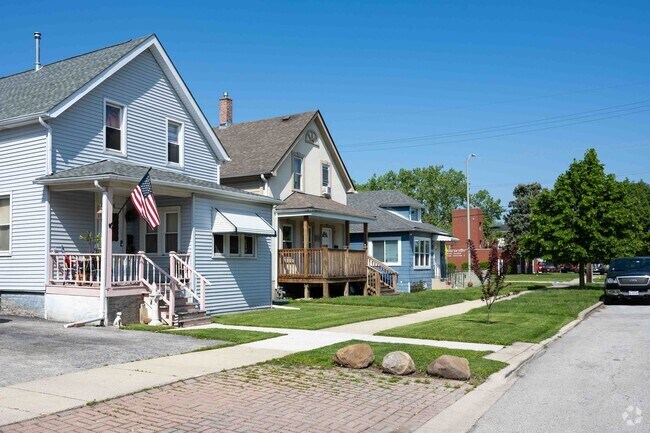 There are many beautiful homes located in the quiet neighborhood of Blue Island IL.