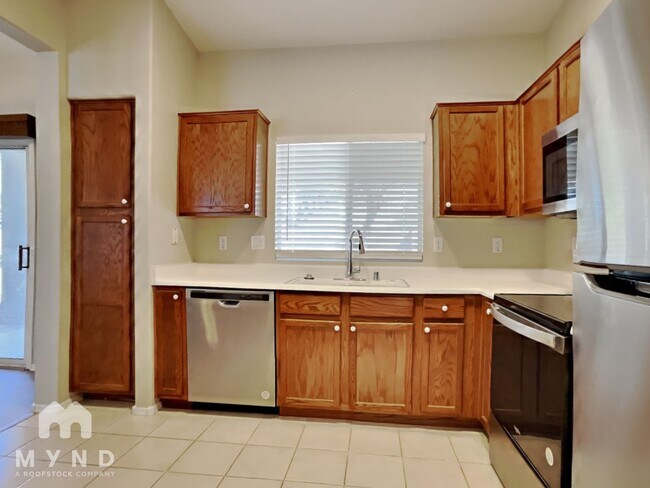 17217 N Larkspur Ln, Surprise, AZ 85374 - photo 5