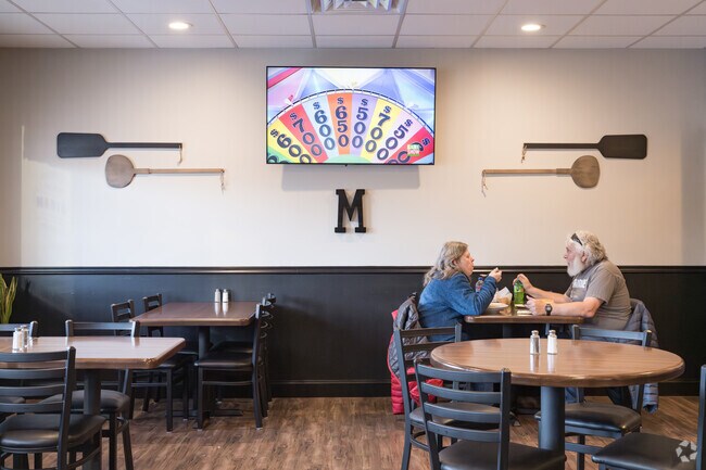 Casual spots include Mario's Pizzeria & Ristorante for pizza and wings in Somers.