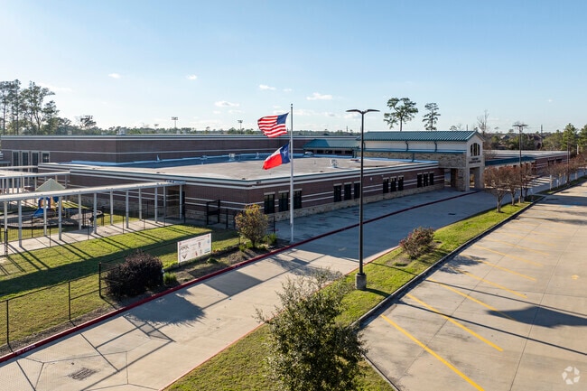 There is a 17:1 student to teacher ratio at Creekview Elementary.