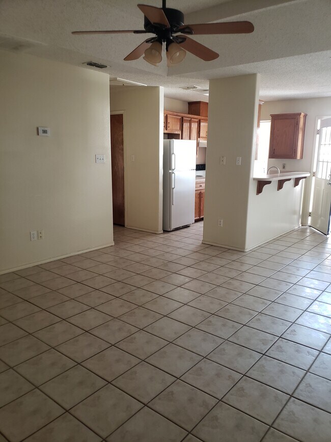 1017 Lexington Cir unit 1, Edinburg, TX 78539 - photo 3