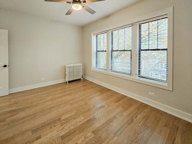 2257 W Argyle St unit 3, Chicago, IL 60625 - photo 3