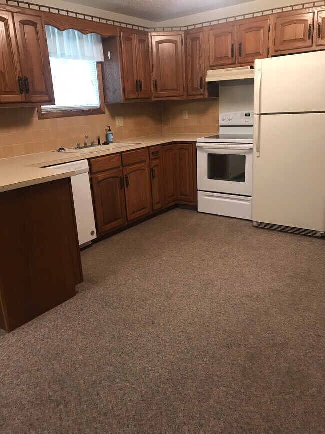 3704 Canal Blvd unit C, Hays, KS 67601 - photo 5