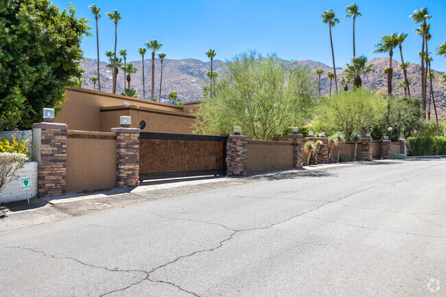 Most homes in Old Las Palmas sit behind large privacy hedges and gates.
