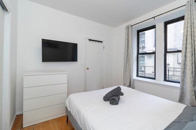 1810 1st Ave unit ID1058691P, New York, NY 10128 - photo 3
