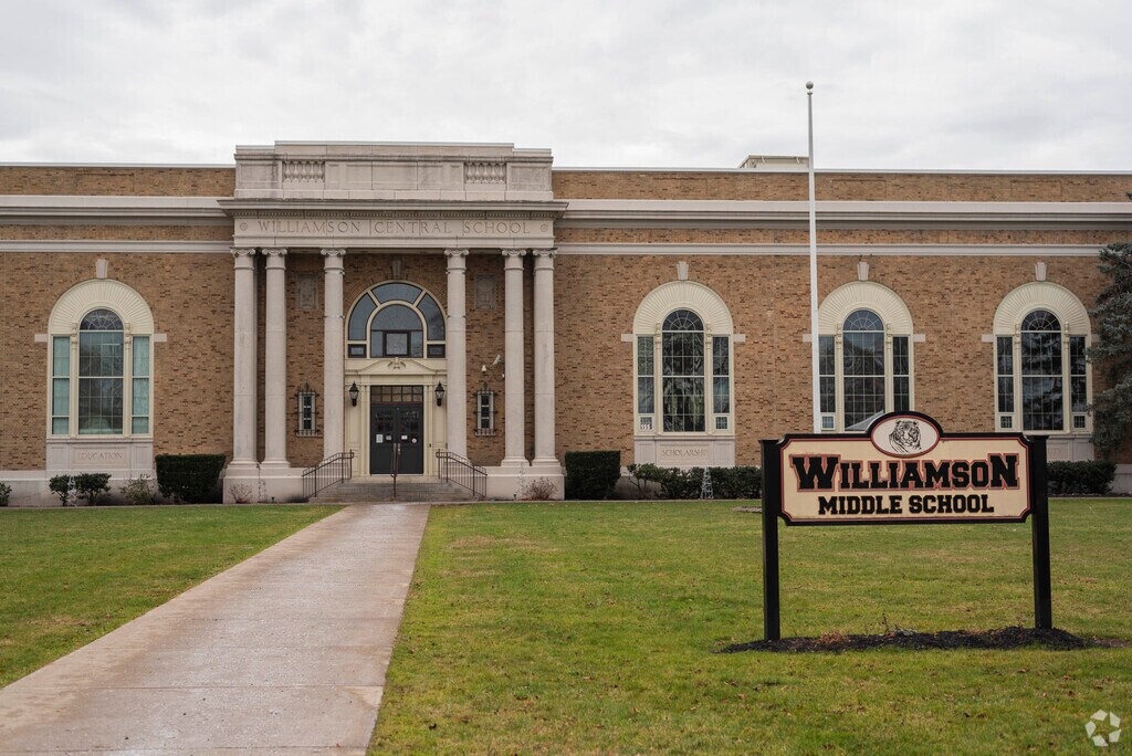 Williamson Middle School provides education in the neighborhood of 
Wayne County.