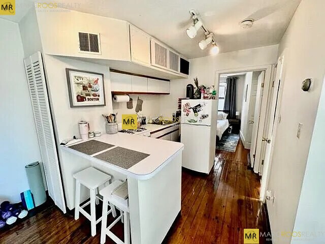 13 Charter St unit 4F, Boston, MA 02113 - photo 6