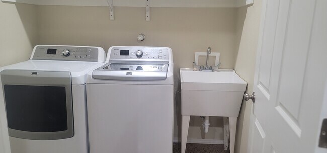 221 Veranda Rd NW unit B, Albuquerque, NM 87107 - photo 3