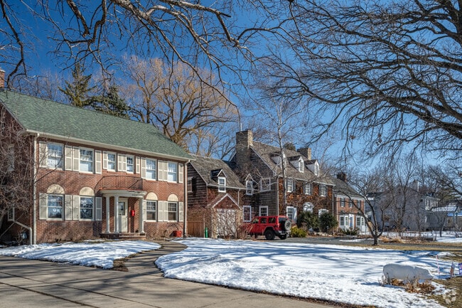 There are rows of Colonial Revival style homes near East River Parkway in Prospect Park.