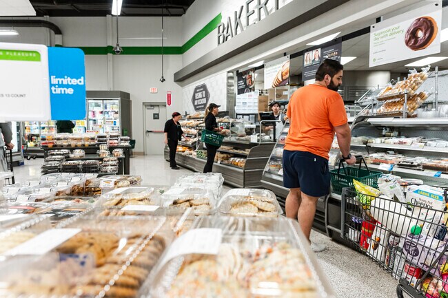 Publix Supermarket has your grocery needs covered in Oak Forest.