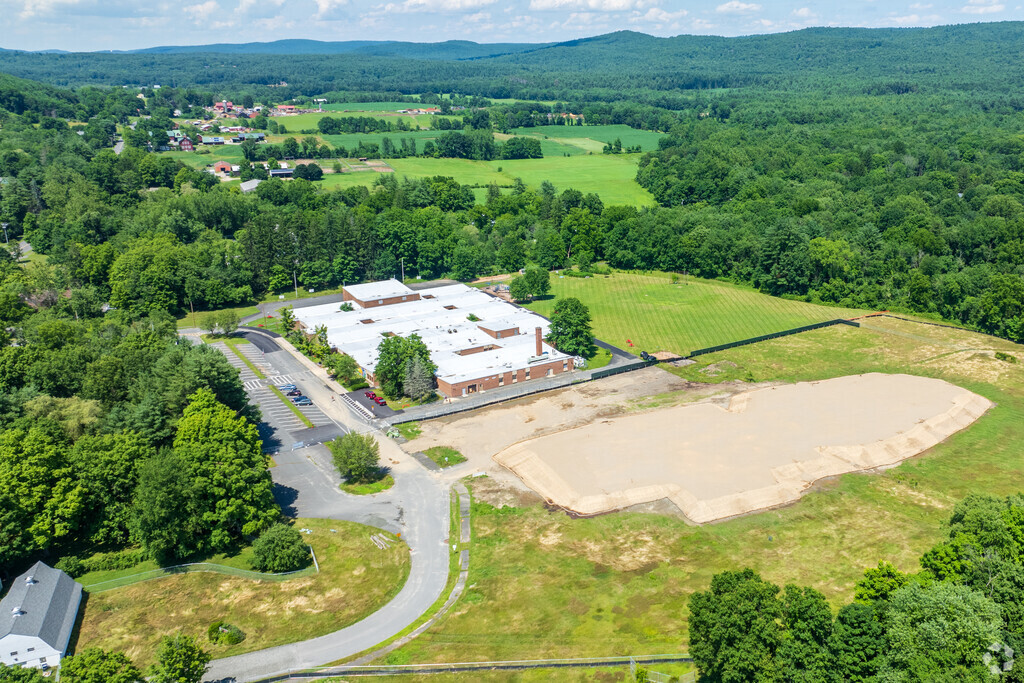 The student population of Fort River Elementary is 351 and the school serves K-6.