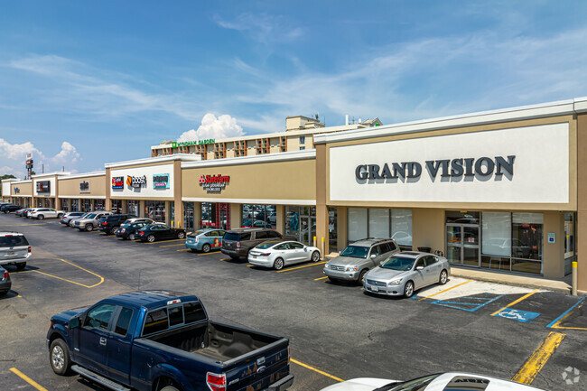 There are many retail options in and near Pontchartrain Gardens.