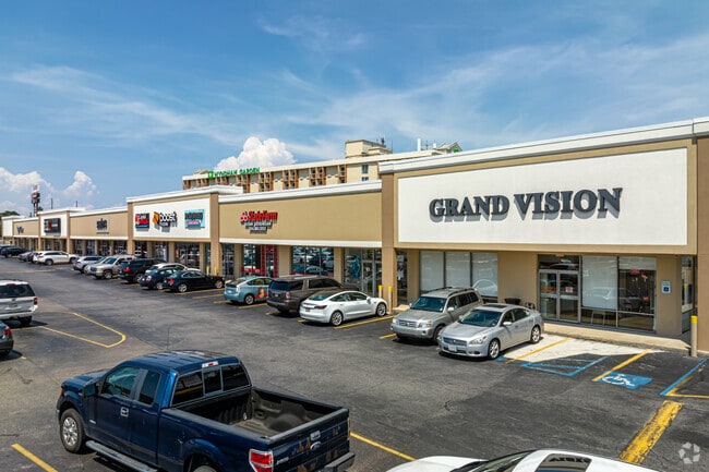 Pontchartrain Gardens provides convenient access to retail centers and shopping along Veterans Boulevard.