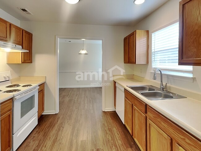 4509 Canipe Dr, Charlotte, NC 28269 - photo 4