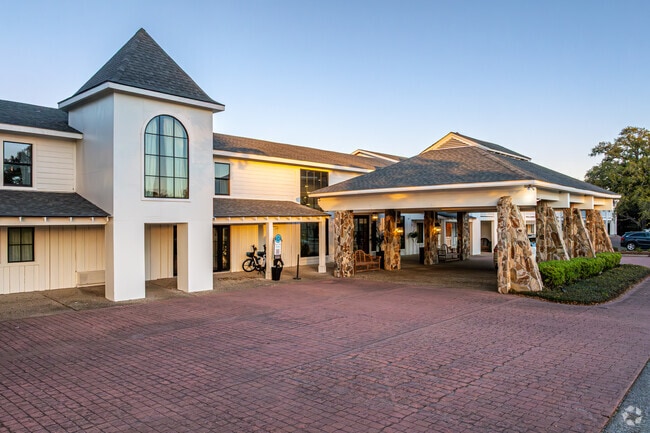 Enjoy a quiet stay at the Gulf Hills Hotel & Resort.