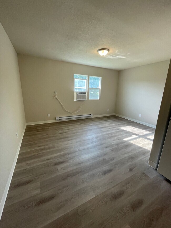 2413 24th St, Des Moines, IA 50310 - photo 7