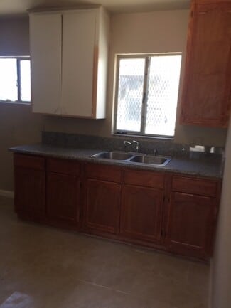 1121 W 110th St, Los Angeles, CA 90044