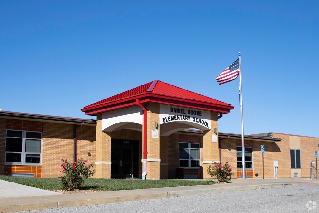 Daniel Boone Elementary School serves students in the Warrenton community.