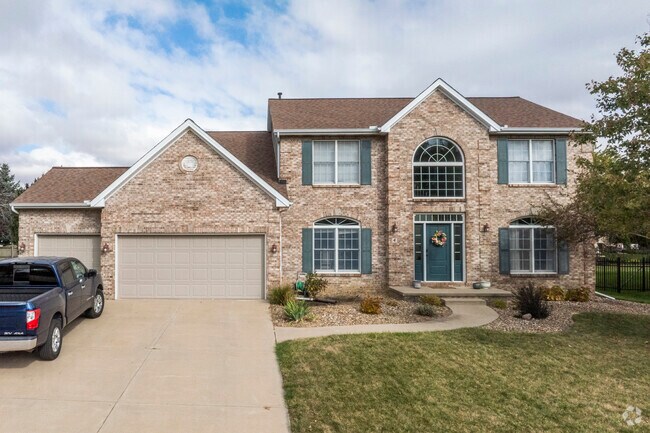 Newer construction colonial style homes in Hedgewood often include multi-car garages.
