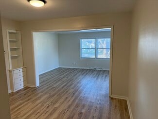 2424 Lafayette Ave, Columbus, IN 47201