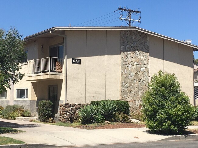 613 S Shelton St unit A, Burbank, CA 91506 - photo 2