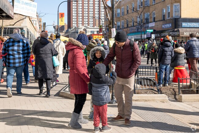 Little Vietnam is a family friendly walkable neighborhood on Chicago's North side.