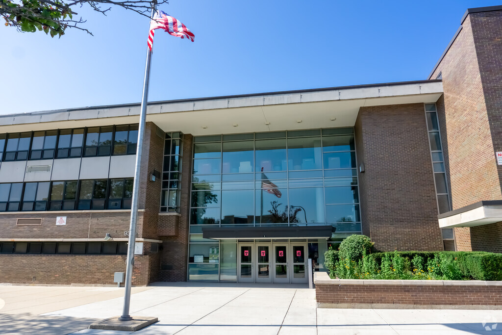 Old Orchard Jr High School serves students in the North Skokie community.