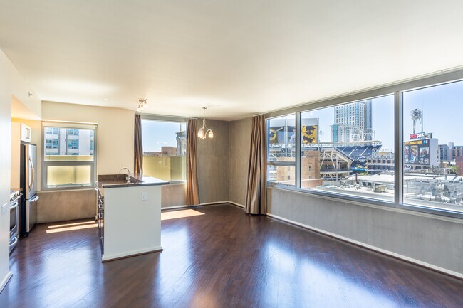 ICON unit 608, San Diego, CA 92101 - photo 2