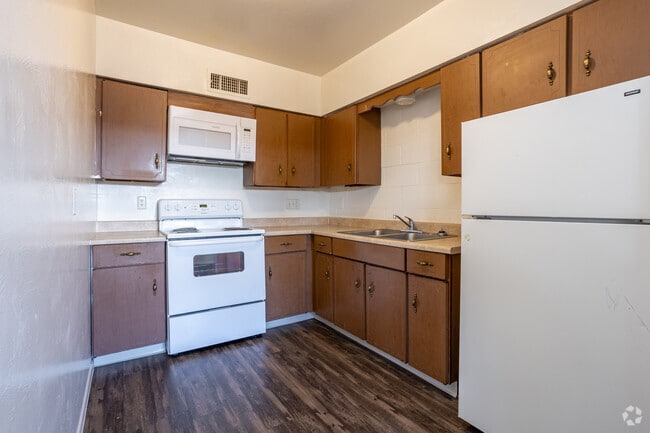 1BR, 1BA - 750SF