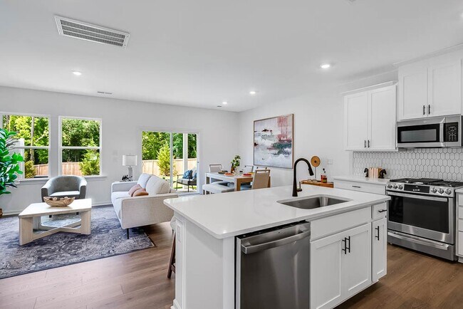 8733 Malmesbury Ln, Wake Forest, NC 27587 - photo 7