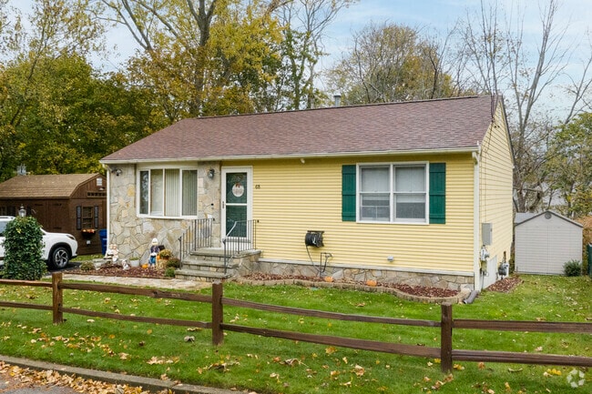Classic ranch-style homes are available in Natick, Rhode Island.