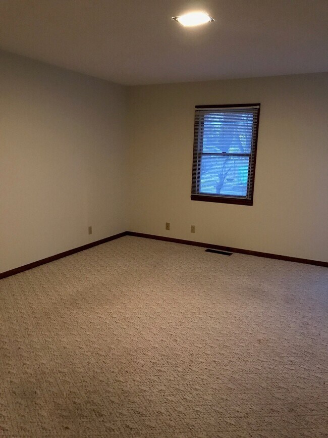 951 E Wabash St, Frankfort, IN 46041 - photo 4