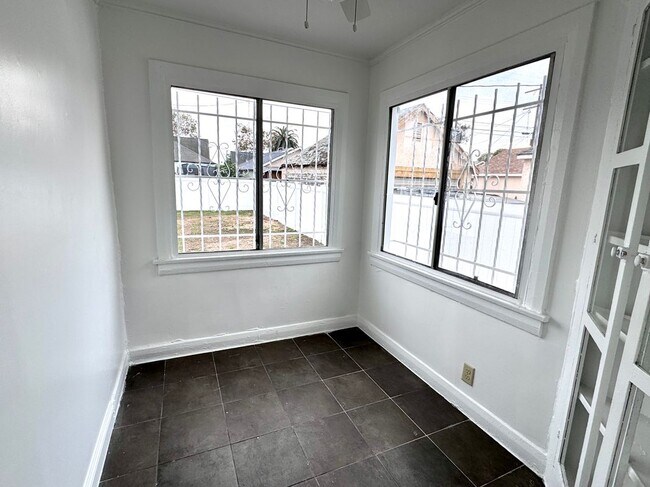 540 W 107th St, Los Angeles, CA 90044 - photo 6