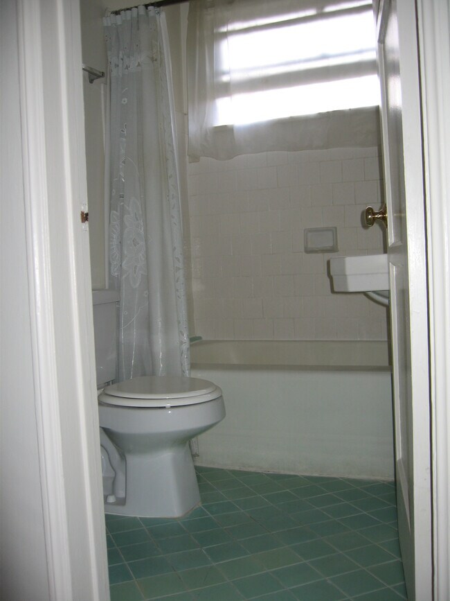 Weddington Apartments, Sherman Oaks, CA 91401 - photo 5