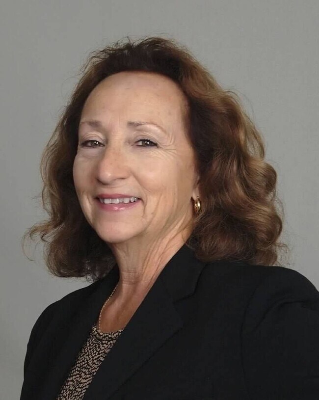 Nanette Elliott