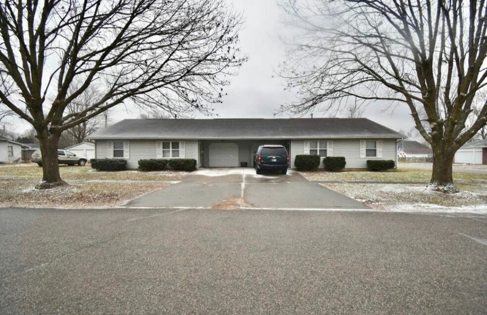 Great 2 bed unit with attached garage.