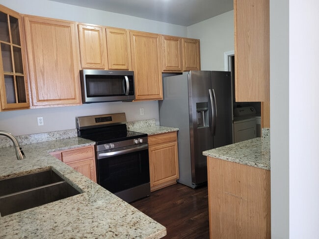 9809 Hyde Glen Ct, Charlotte, NC 28262 - photo 5