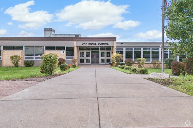 Oak Ridge Elementary School teaches students from second to fifth grade.