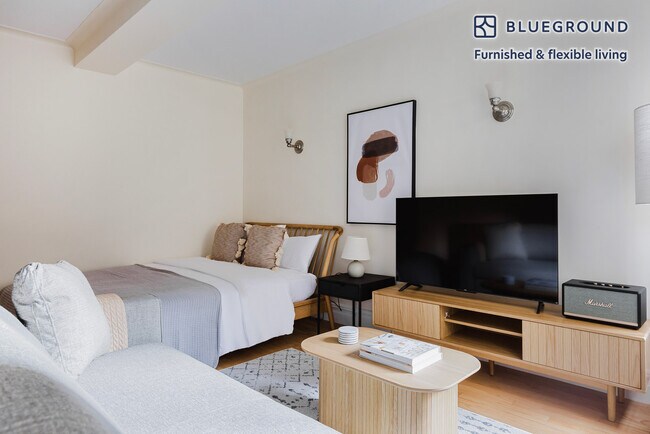 95 Christopher St unit FL3-ID1680, New York, NY 10014 - photo 4