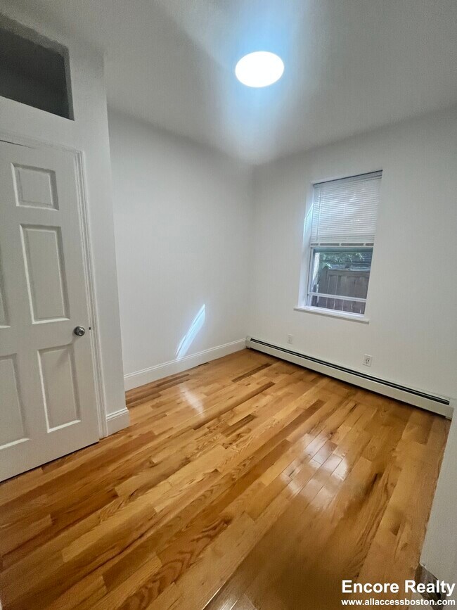 51 Joy St unit 7T, Boston, MA 02114 - photo 4